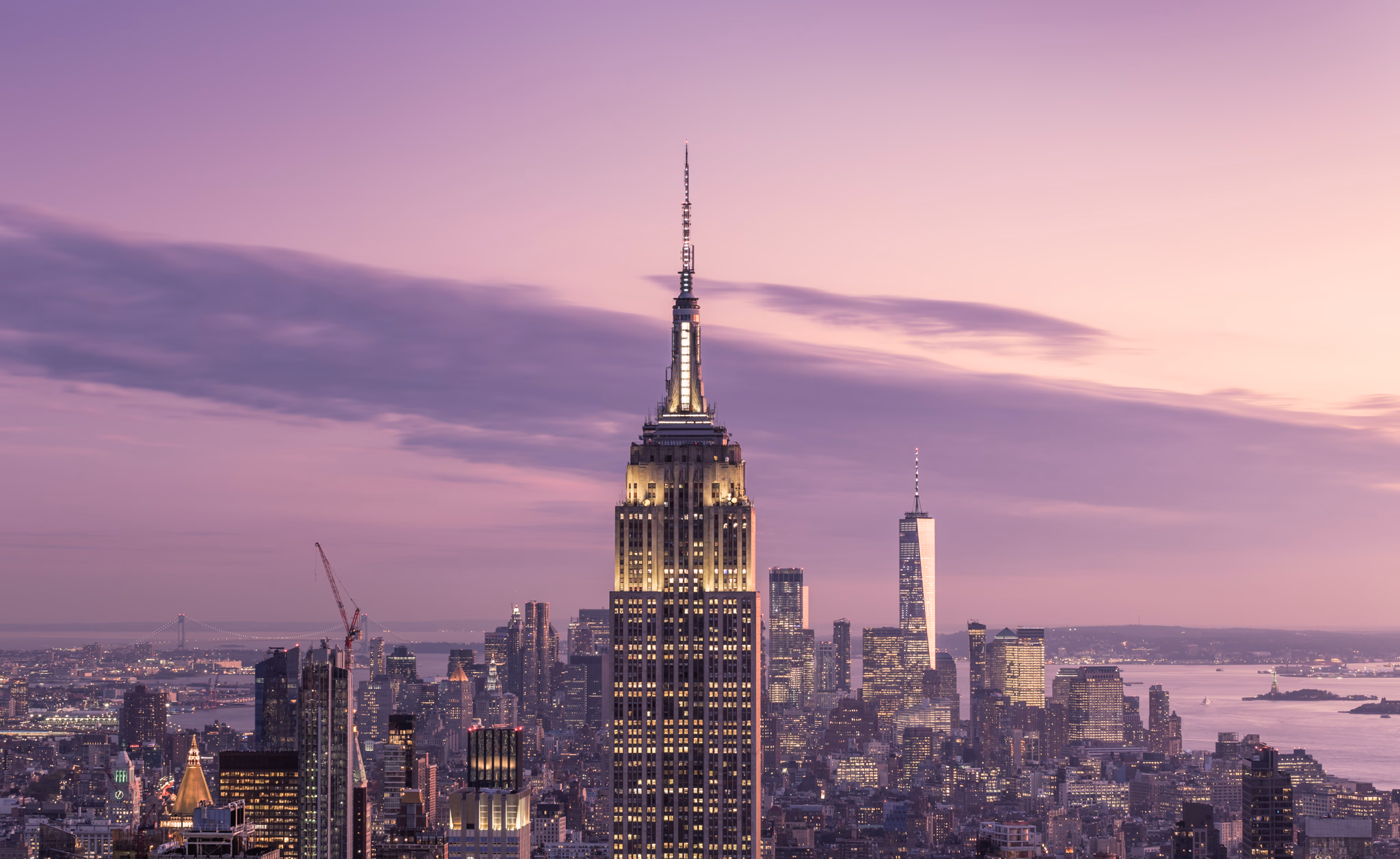 Empire State Building in late evening (New York City, United States)